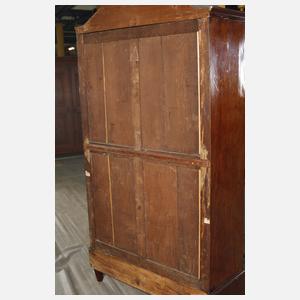 Russischer Empire-Schrank