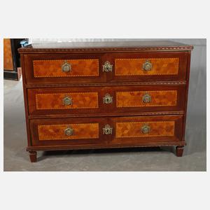 Feine klassizistische Kommode