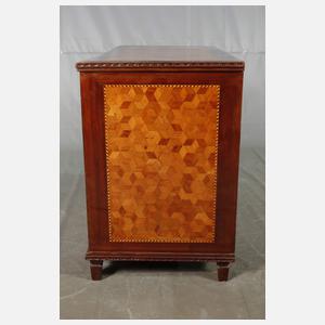 Feine klassizistische Kommode