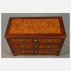 Feine klassizistische Kommode