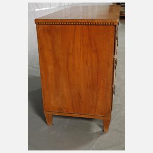 Feine klassizistische Kommode