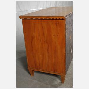 Feine klassizistische Kommode