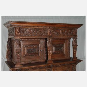 Aufsatzschrank im Renaissancestil