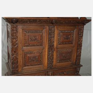Aufsatzschrank im Renaissancestil