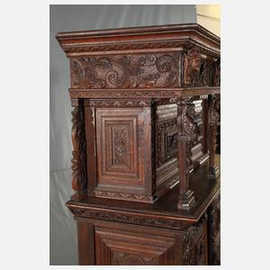 Aufsatzschrank im Renaissancestil