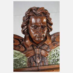 Außergewöhnlicher Notenschrank