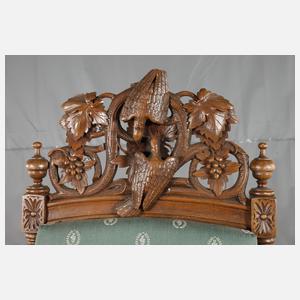 Drei Stühle mit Weindekor