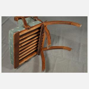 Drei Stühle mit Weindekor