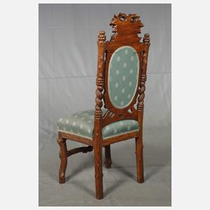 Drei Stühle mit Weindekor