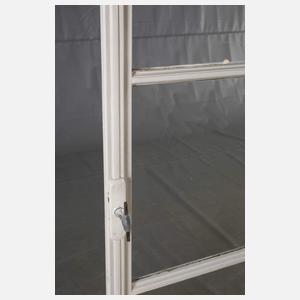 Fünf große Fenster mit gewölbten Butzenscheiben