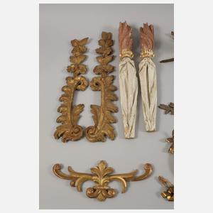 Posten geschnitzte Zierelemente