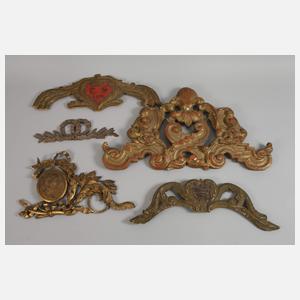 Posten geschnitzte Zierelemente