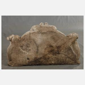 Bekrönung eines Eingangsportals