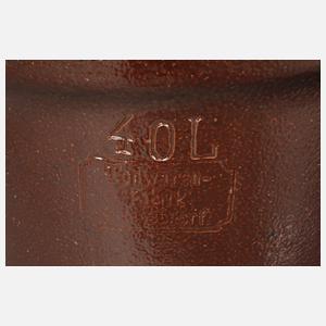 Drei große Steinzeugfässer