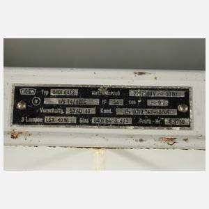 Vier Industrie-Deckenlampen