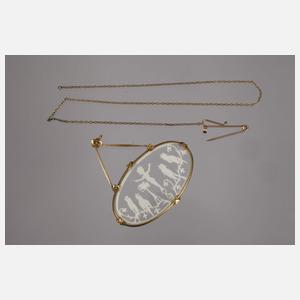 Ungewöhnlicher Anhänger an Kette