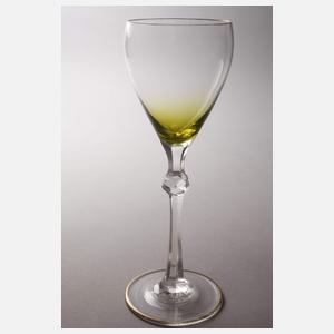 Neun elegante Weingläser