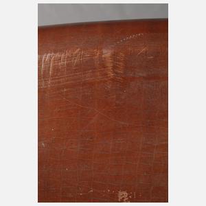 Tisch mit lederbezogener Platte