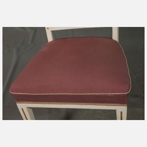 Übergroße Wandkonsole und vier Stühle