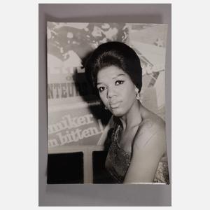 Konvolut "Giant Snifters Club" mit Autographen