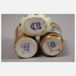 Drei Flakons im Alt-Wiener Stil