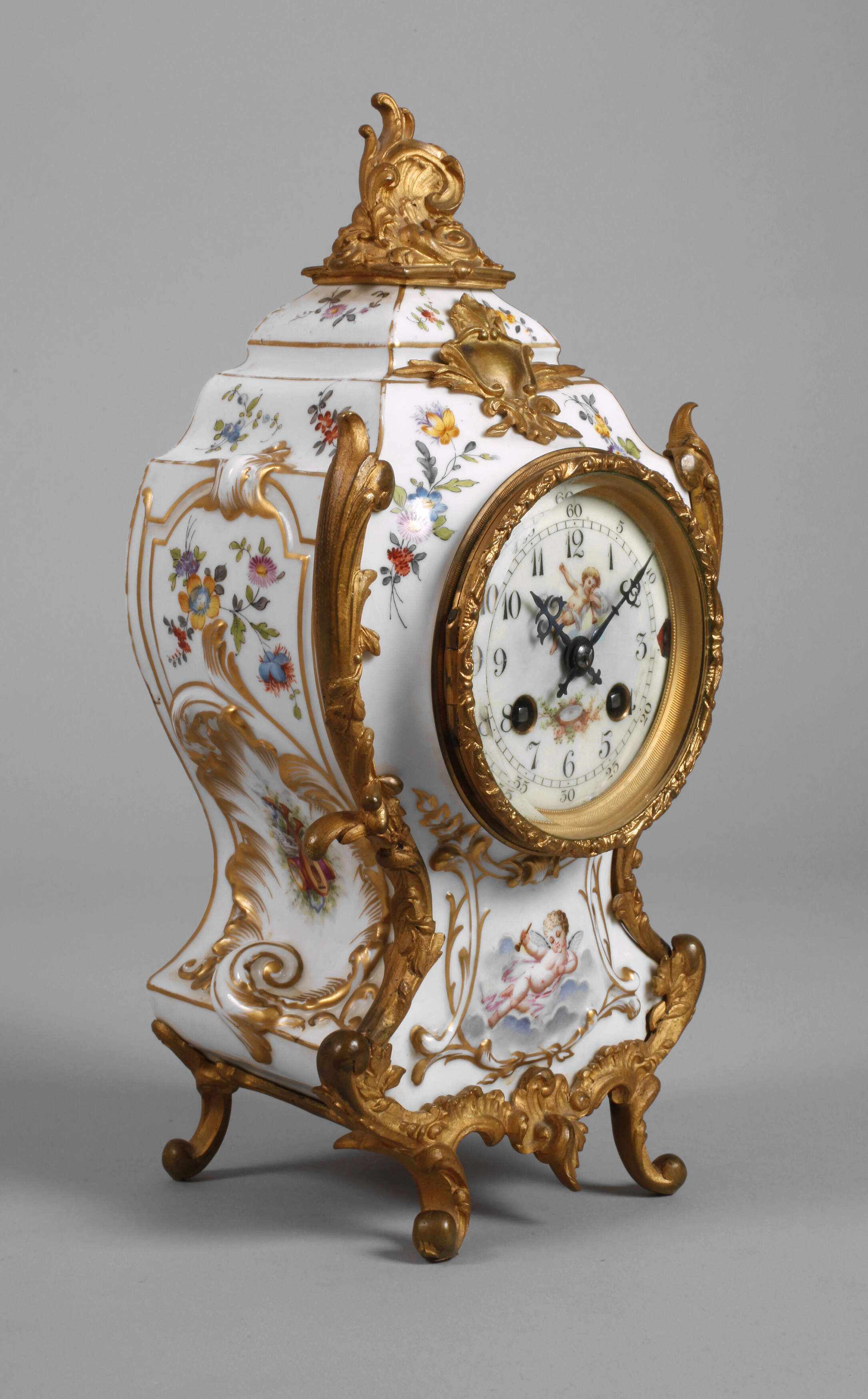 Frankreich Tischuhr im Rokokostil