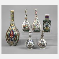 Sechs seltene Vasen mit chinesischer Malerei111