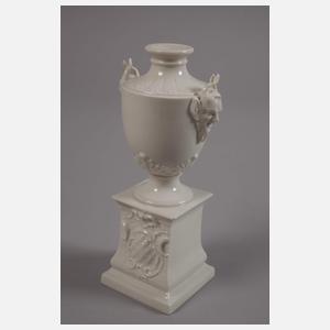 Nymphenburg vier Urnenvasen