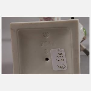 Nymphenburg Paar Putten mit "Bayerischem Wappen"