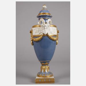 Deckelvase im Louis-seize-Stil