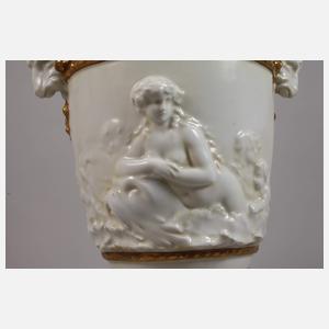 Volkstedt prunkvolle Deckelvase Nymphendekor