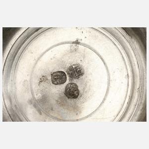 Hoher Bunzlauer Walzenkrug mit Plauener Zinnmontierung