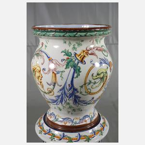 Große dekorative Blumensäule