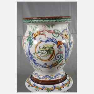 Große dekorative Blumensäule