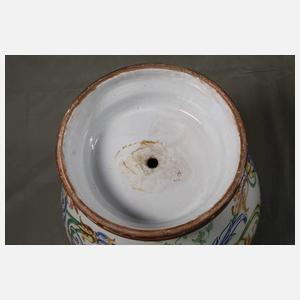 Große dekorative Blumensäule