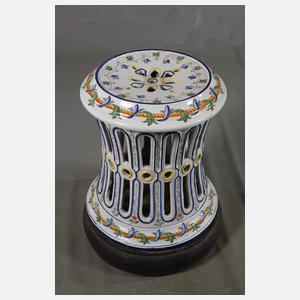 Große dekorative Blumensäule