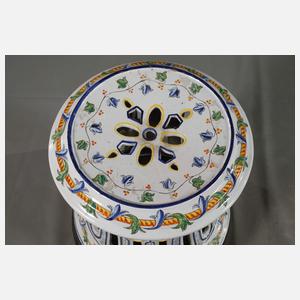 Große dekorative Blumensäule