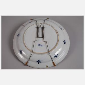 Zwei Fayencewandteller