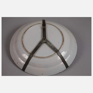 Zwei Fayencewandteller