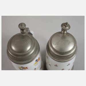 Zwei Milchglas-Krüge