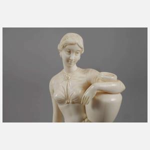 Wasserträgerin Elfenbein