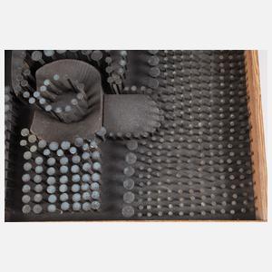 Dennis G. Barrington, Nagelskulptur