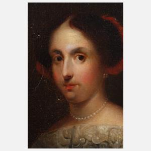 Dame mit Perlenkette