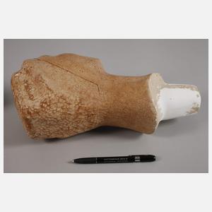 Drei Museumsrepliken