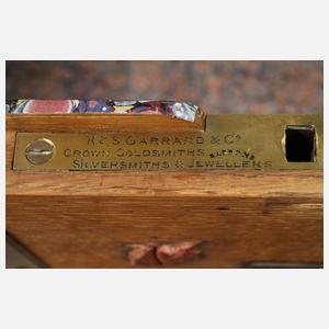 Sieben Transportkisten