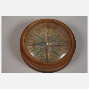 Zwei maritime Fernrohre und Kompass