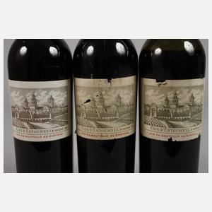 Drei Flaschen Rotwein