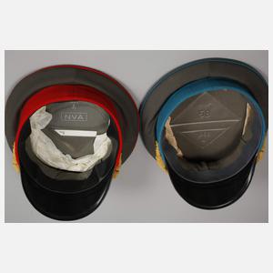 Zwei Mützen für Generäle der NVA