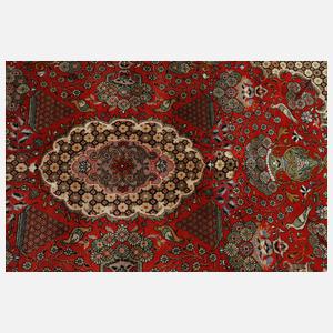 Teppich mit Vasenmotiv