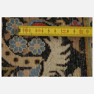 Teppich mit Vasenmotiv